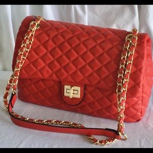 Red,white, and black available of this purse